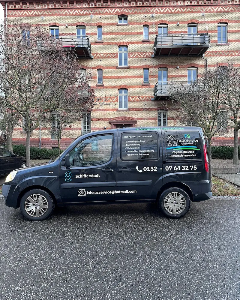 Fahrzeug von FS Haus Service für Hausmeisterservice in Speyer